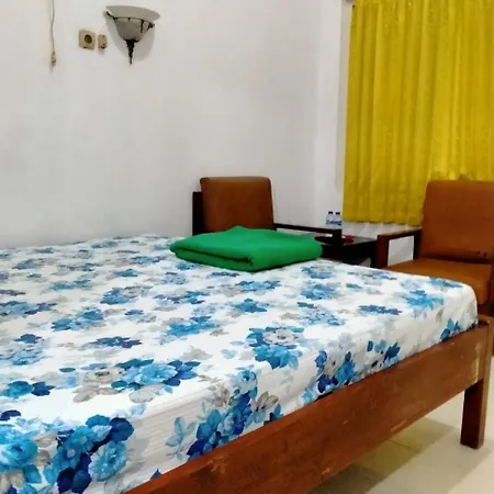 Prayogo Lama Family Gh Prawirotaman Yogyakarta Room photo